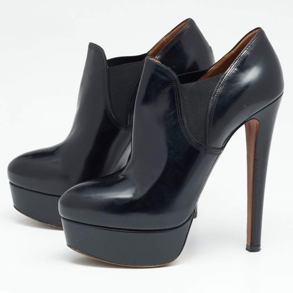 Alaia Black Leather and Elastic Panel Ankle Boots Size 38.5 - Picture 1 of 7